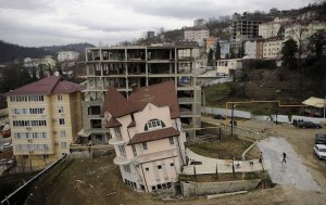 В Сочи разрушилась подпорная стена – жители обвиняют строителей